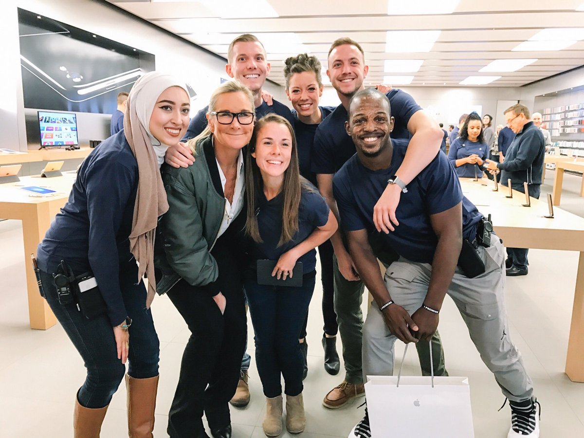 Angela Ahrendts daily outfit to Apple